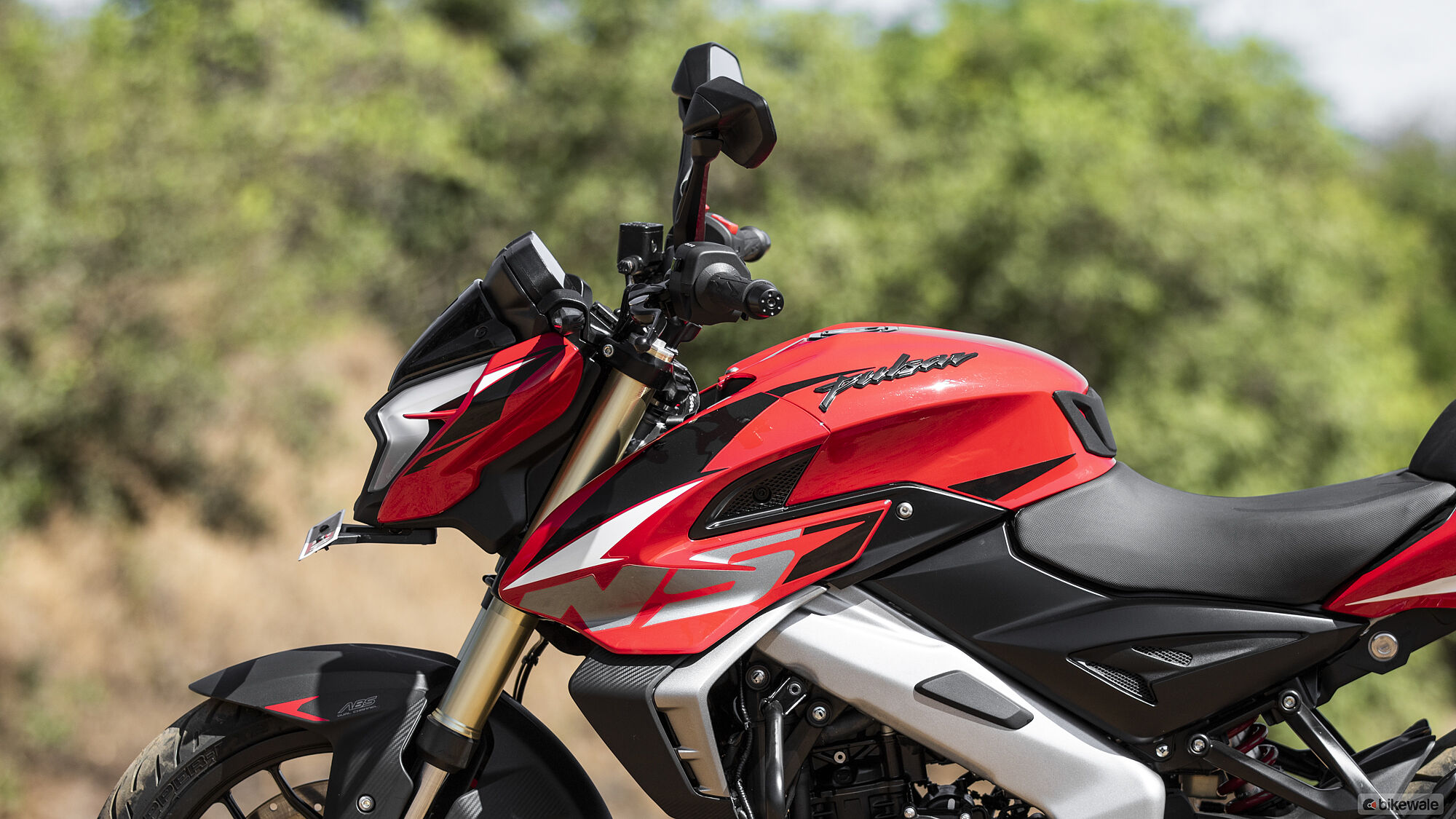 Pulsar NS 400